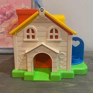Vintage 1984 Fisher Price Little People Discovery Cottage / House # 136 - Bell Works