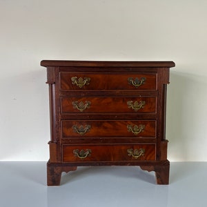 Antique Georgian Mahogany Wood Jewelry or Lingerie Chest Bild 1