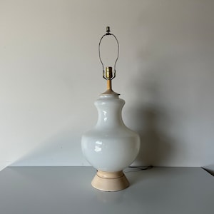 60&#39;s Vintage Italian White Murano Glass Table Lamp