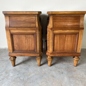 Mid-Century American of Martinsville Travertine Top Nightstands a Pair image 8