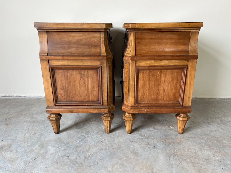 Mid-Century American of Martinsville Travertine Top Nightstands a Pair image 8