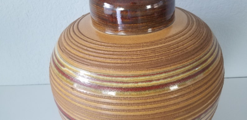 Mid-Century Textural Striped Pottery Table Lamp. image 6