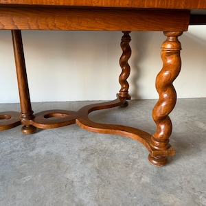 Baker Furniture Walnut And Inlaid Burlwood Dining Table With Barley Twist Legs image 9