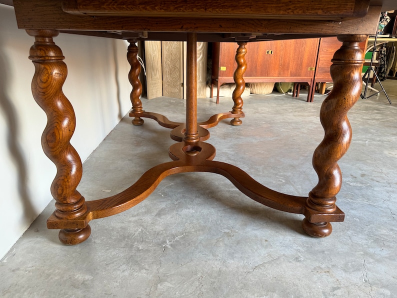 Baker Furniture Walnut And Inlaid Burlwood Dining Table With Barley Twist Legs image 7