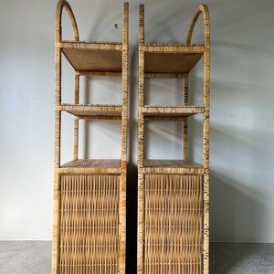 Vintage Coastal Five Tier Arched Rattan Etagere a Pair Bild 7