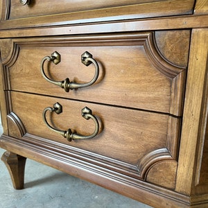 Mid-Century American of Martinsville Travertine Top Nightstands a Pair image 6