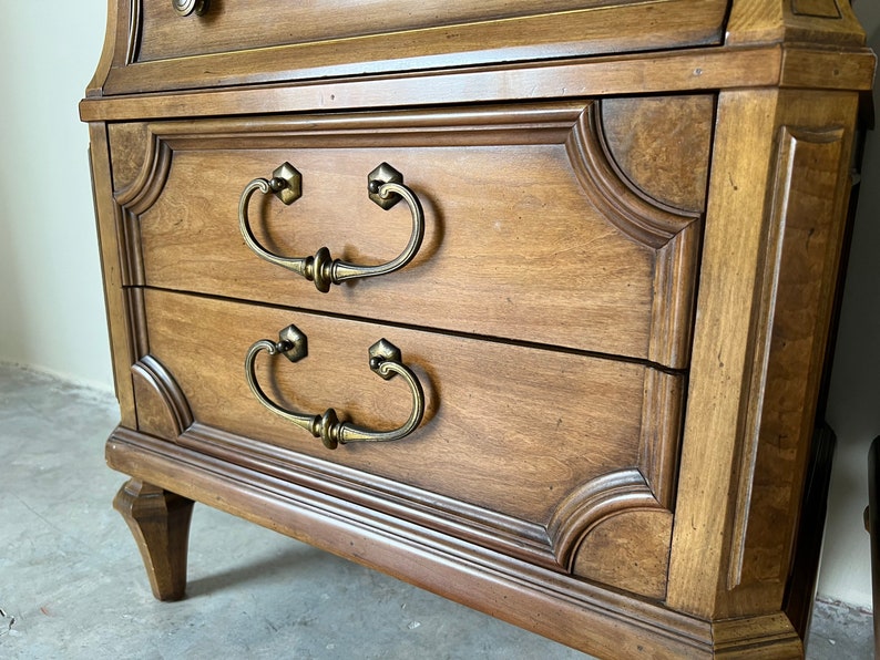 Mid-Century American of Martinsville Travertine Top Nightstands a Pair image 6