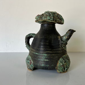 80&#39;s Vintage Sculptural Art Pitcher Pottery Vase.