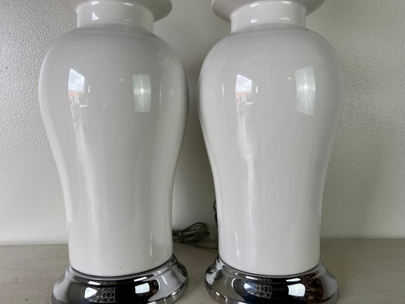Vintage Palm Beach Chic Chinoiserie Pagoda White Porcelain Table Lamps a Pair image 3