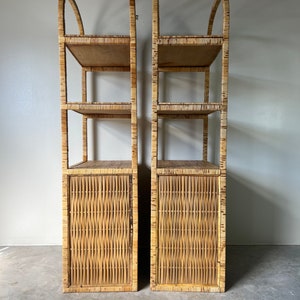 Vintage Coastal Five Tier Arched Rattan Etagere a Pair Bild 4