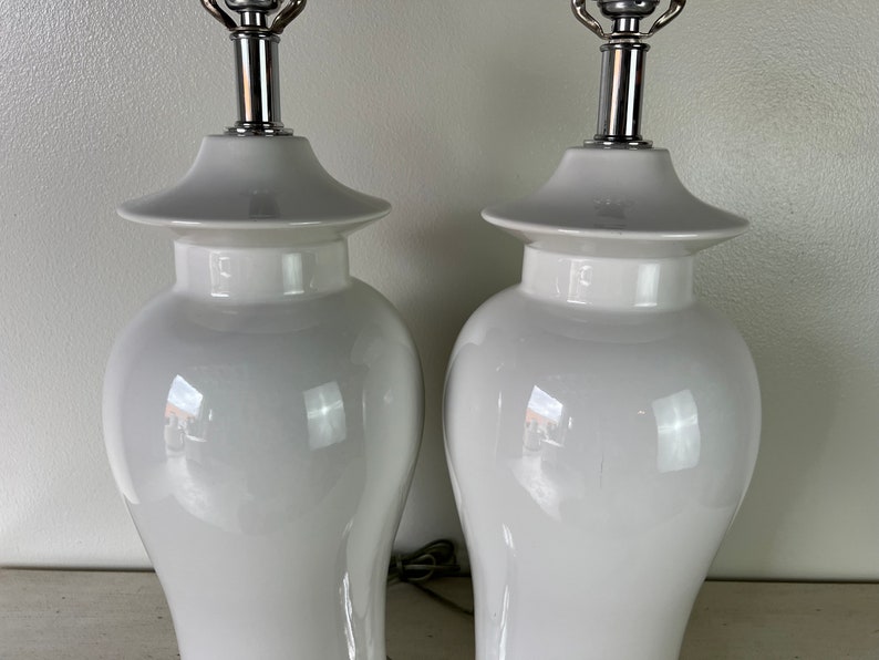 Vintage Palm Beach Chic Chinoiserie Pagoda White Porcelain Table Lamps a Pair image 2