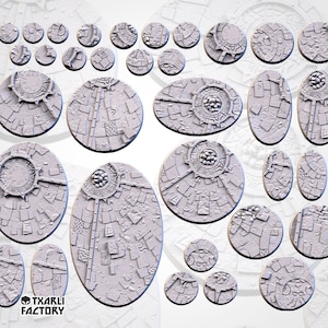 Puede incluir: Un conjunto de 20 bases de plástico redondas y ovaladas para figuras en miniatura. Las bases presentan un diseño detallado y texturizado con un esquema de color gris. Las bases están diseñadas para su uso en juegos de mesa y juegos de rol.