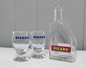 L’eau Ricard Carafe pichet, 2 verres de Ricard, cru Français, boisson, Français, Carafe en verre, de l’eau cruche, cuisine Français, publicitaire Français
