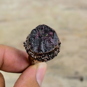Roze toermalijn ruwe ring geëlektroformeerde koperen ring verstelbare ring handgemaakte sieraden edelsteen ringen geëlektroformeerde sieraden verlovingsringen