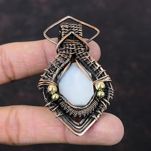 Colgante de nácar alambre de cobre colgante envuelto colgante hecho a mano colgante de cobre joyería diseñador colgante alambre envoltura joyería real colgante de piedras preciosas