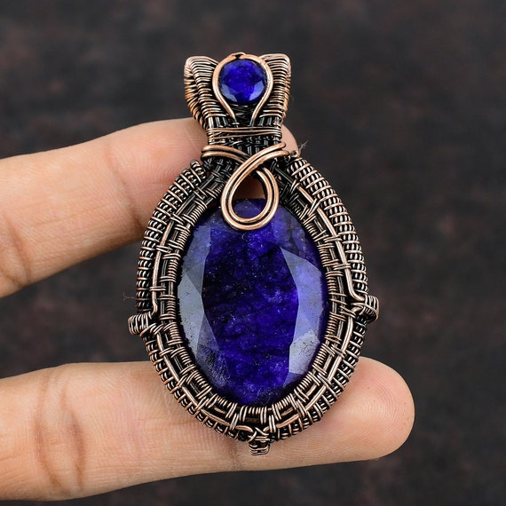 Facet Stone Pendant - Blue Color Facet Stone Pendant - Blue Color