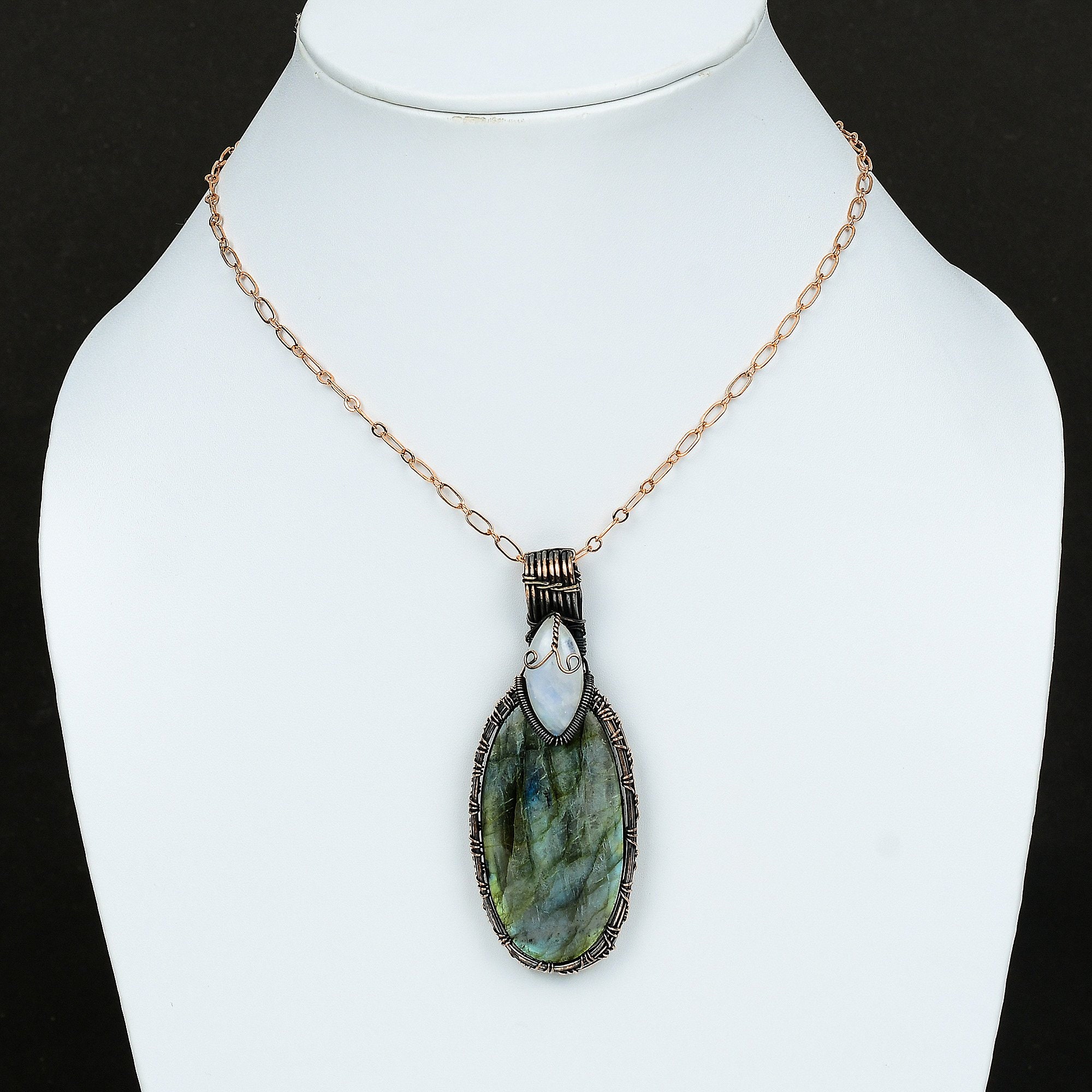 Ciondolo con pietra preziosa di labradorite verde, collana con ciondolo avvolto in filo di rame, gioielli con ciondolo in labradorite, gioielli in labradorite, regalo per lei - Italia