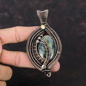 Ciondolo in cianite Ciondolo avvolto in filo di rame Gioielli in cianite fatti a mano Ciondolo in pietra preziosa Gioielli in avvolgimento di filo di rame Regalo di nozze Pendenti unici