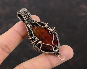 Ciondolo Artigianale In Rame Con Labradorite Viola Fuoco &ndash; Avvolgimento In Filo &ndash; Fatto A Mano