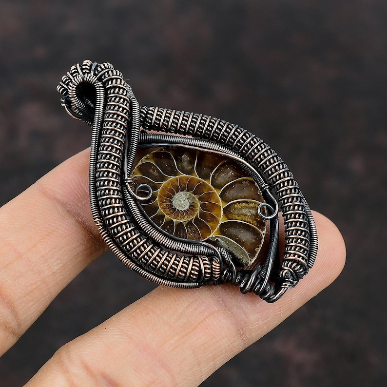 Ammonite fossile pendentif fil de cuivre enroulé bijoux pierres précieuses pendentif cuivre ammonite fossile bijoux fait main wrap pendentif cadeau pour lui image 2