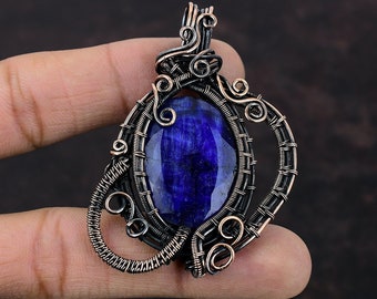 Ciondolo con zaffiro blu, filo di rame, gioielli con ciondolo