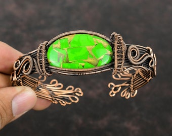 Brazalete de cobre verde turquesa con piedras preciosas envuelto en alambre, brazalete ajustable, brazalete de cobre hecho a mano, regalo para un amigo, joyería de diseñador