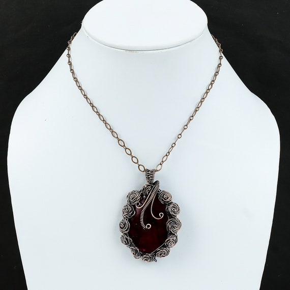 Ciondolo in labradorite rosso fuoco Ciondolo avvolto in filo Ciondolo in labradorite rosso fuoco Ciondolo avvolto in filo