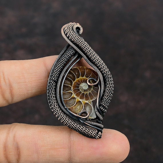 Orecchini Pendenti Fatti A Mano In Rame Con Fossile Di Ammonite - Wire Wrap, Lunghi 2,28 Pollici