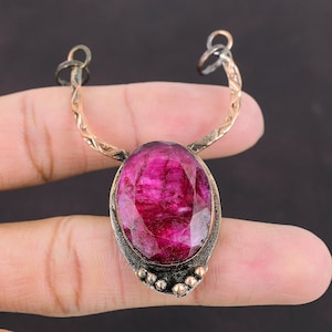Pingente de pedra preciosa de rubi de Caxemira facetada Pingente de cobre feito à mão Joia oxidada Novo pingente Presente para ele Joia com design de cobre exclusivo