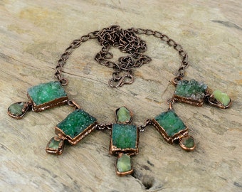 Collana con druse verdi, collana in rame elettroformato, collana con acquamarina grezza, collana con catena regolabile, gioielli in rame con pietre preziose, regalo di nozze.