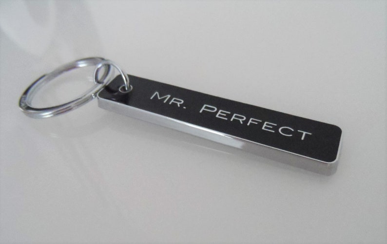 Gravur Schlüsselanhänger MR. PERFECT, Geschenk für Mann, Geburtstaggeschenk für Männer, personalisierbarer Schlüsselanhänger Bild 2