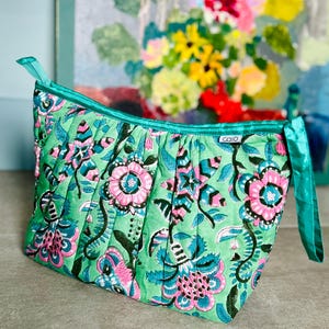 Pagoda Wash Bag in Lottie print