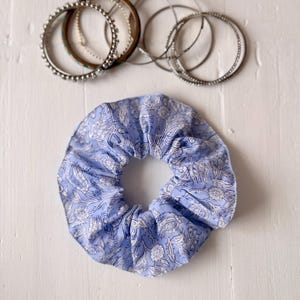 Hair Scrunchy in Hyacinth print