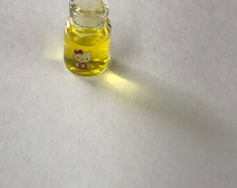 Muñeca de silicona en miniatura botella de jugo de manzana falsa