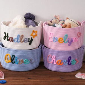 Personalisierter Baby Korb, Babyparty Geschenkkorb, Name Neugeborene Geschenk, Baby Junge Mädchen Dusche Geschenk, Spielzeug Organisator, handgemachter Korb