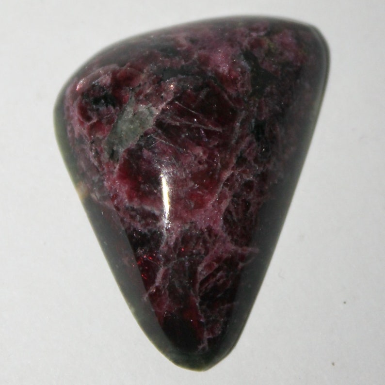 Eudialyte cabochon 32x24x5 mm