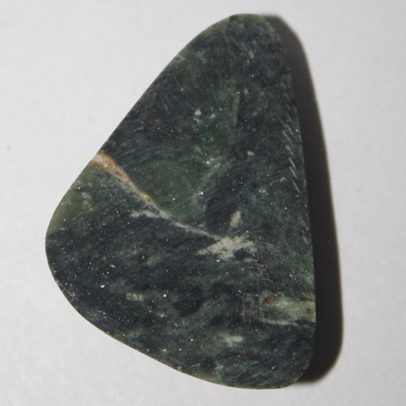 Eudialyte cabochon 32x24x5 mm
