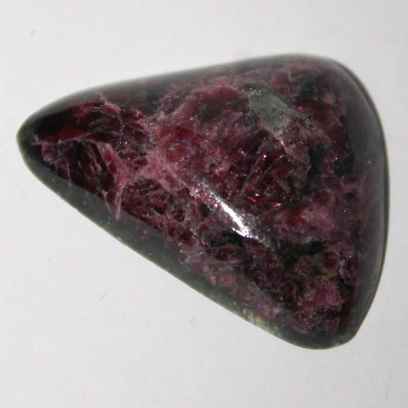Eudialyte cabochon 32x24x5 mm