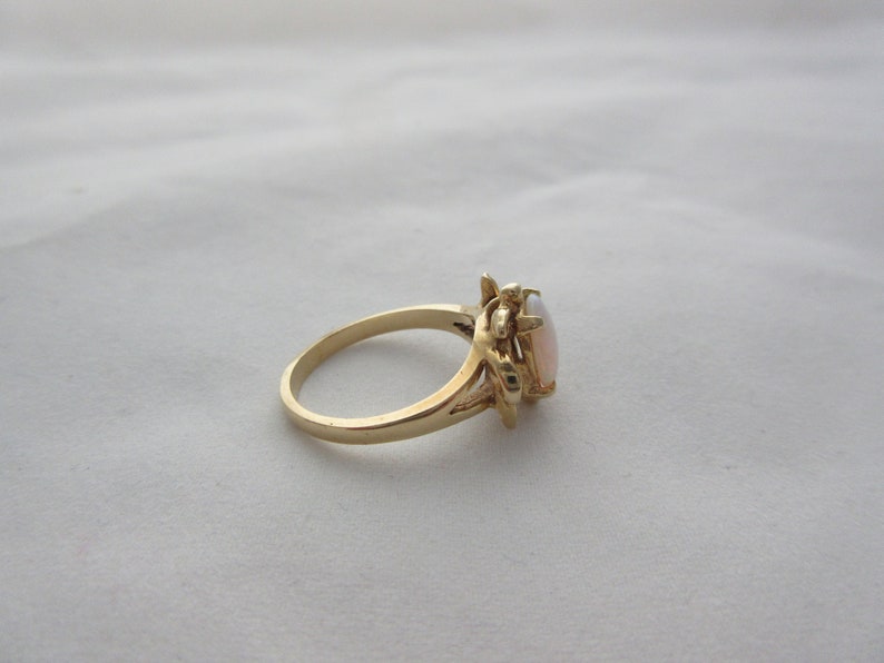 Vintage 14k gold Opal solitaire ring