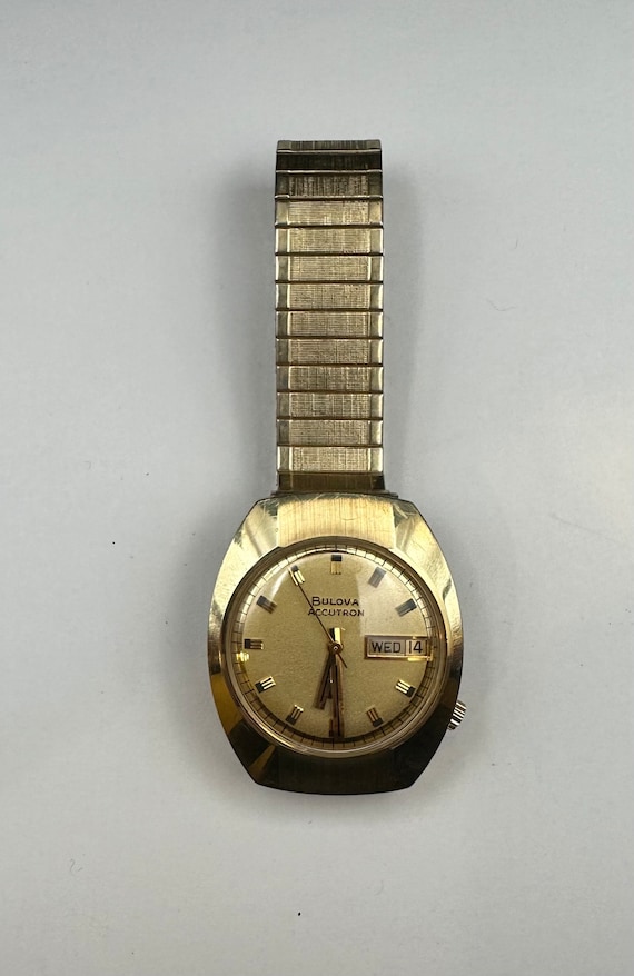 Vintage 1973 Bulova Accutron 14K Solid Gold Case.