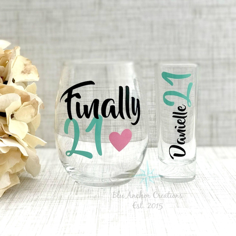 Finally 21 Wine Glass, 21st Birthday, 21st Birthday Wine Glass, Finally Legal Wine Glass, 21st Birthday Gifts, 21st Birthday Gift Ideas immagine 1