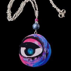 Creepy Dolls Eye Necklace / Horror Jewellery / Gothic Gift / Creepy Pastel Goth Necklace