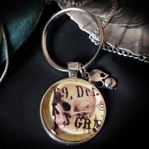 Skull Keyring | Creepy Jewellery | Goth Keychain | Horror Keyring | Goth Jewellery