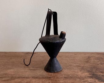 Lampa naftowa z blachy japońskiej, kształt klepsydry, XIX wiek