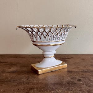 Vintage Old Paris Style Corbeille, Continental, 20th Century