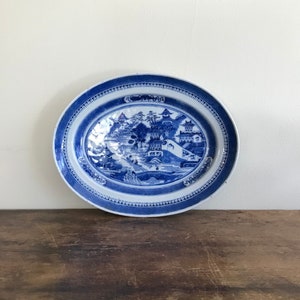 Small Oval Blue And White Nanking Porcelain Platter, Chinese For The American Market, Early 19th Century