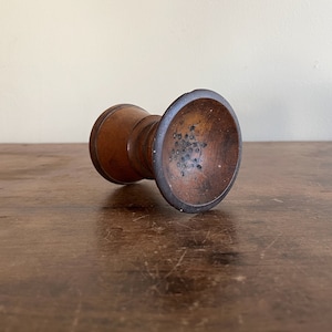 Trädpotta eller slipmaskin, lönn i originallackerad yta, tillskriven Silliman & Co., Chester, Connecticut, mitten av 1800-talet