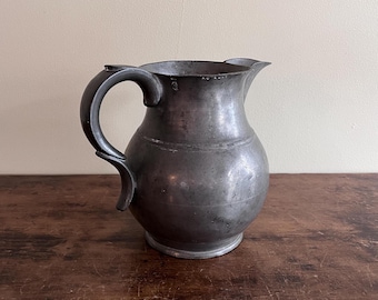 1900年代初頭のアンティークコロニアル調のピューター製ピッチャー