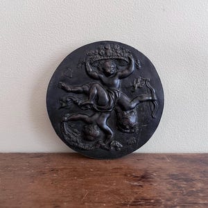 Relief Modeled Bronze Roundel, Three Entwined Cupids, Continental, 19th Century