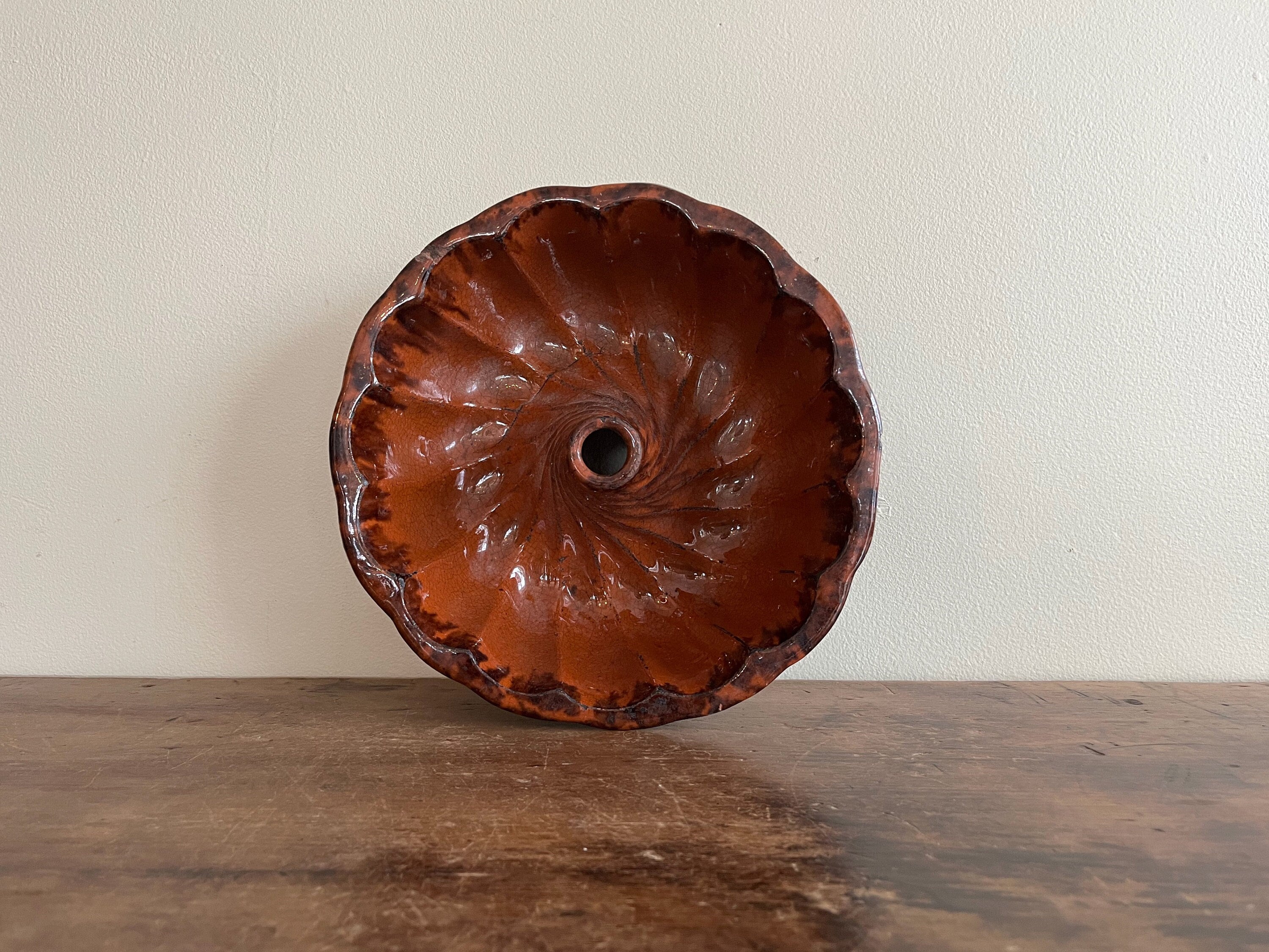 レッドウェア　アメリカ　陶器　骨董　アンティーク マンガンで装飾されたレッドウェアの型、アメリカ、19 世紀 - Etsy 日本